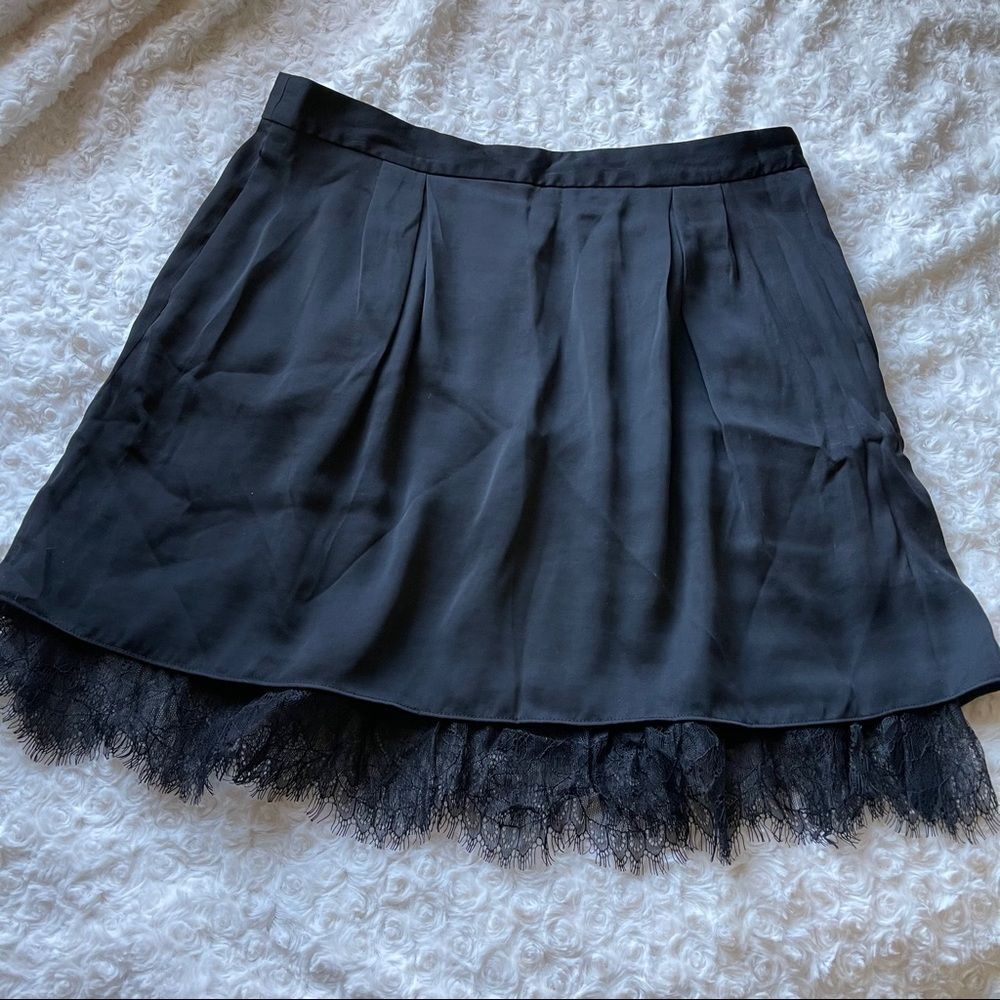 Gap lace hem skirt